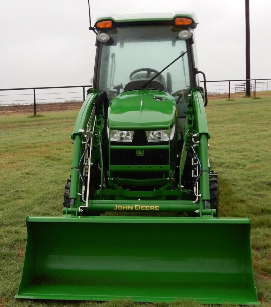 2020 John Deere 3039R tractor