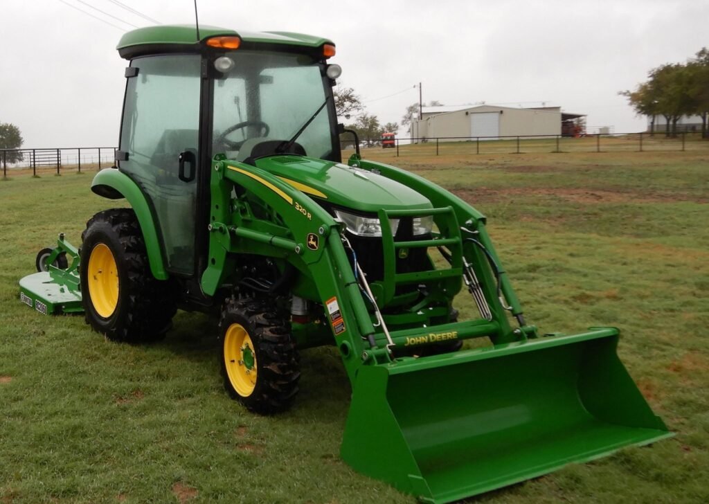 2020 John Deere 3039R tractor